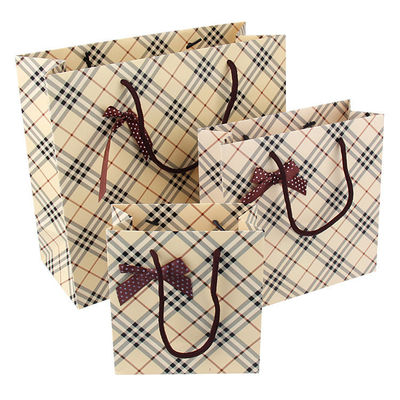 कस्टम प्रिंटेड बायोडिग्रेडेबल पेपर कैरियर बैग बोवोनॉट के साथ थोक